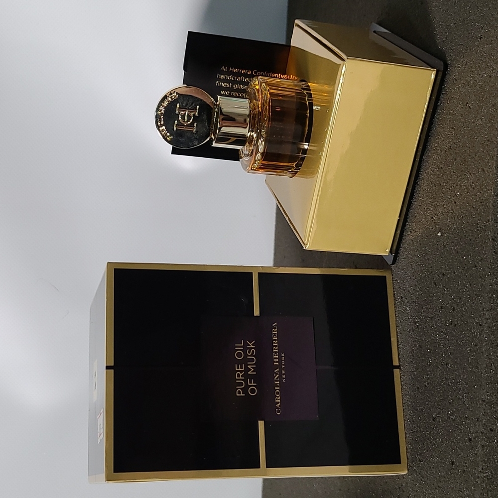 Carolina Herrera New York pure oil of musk